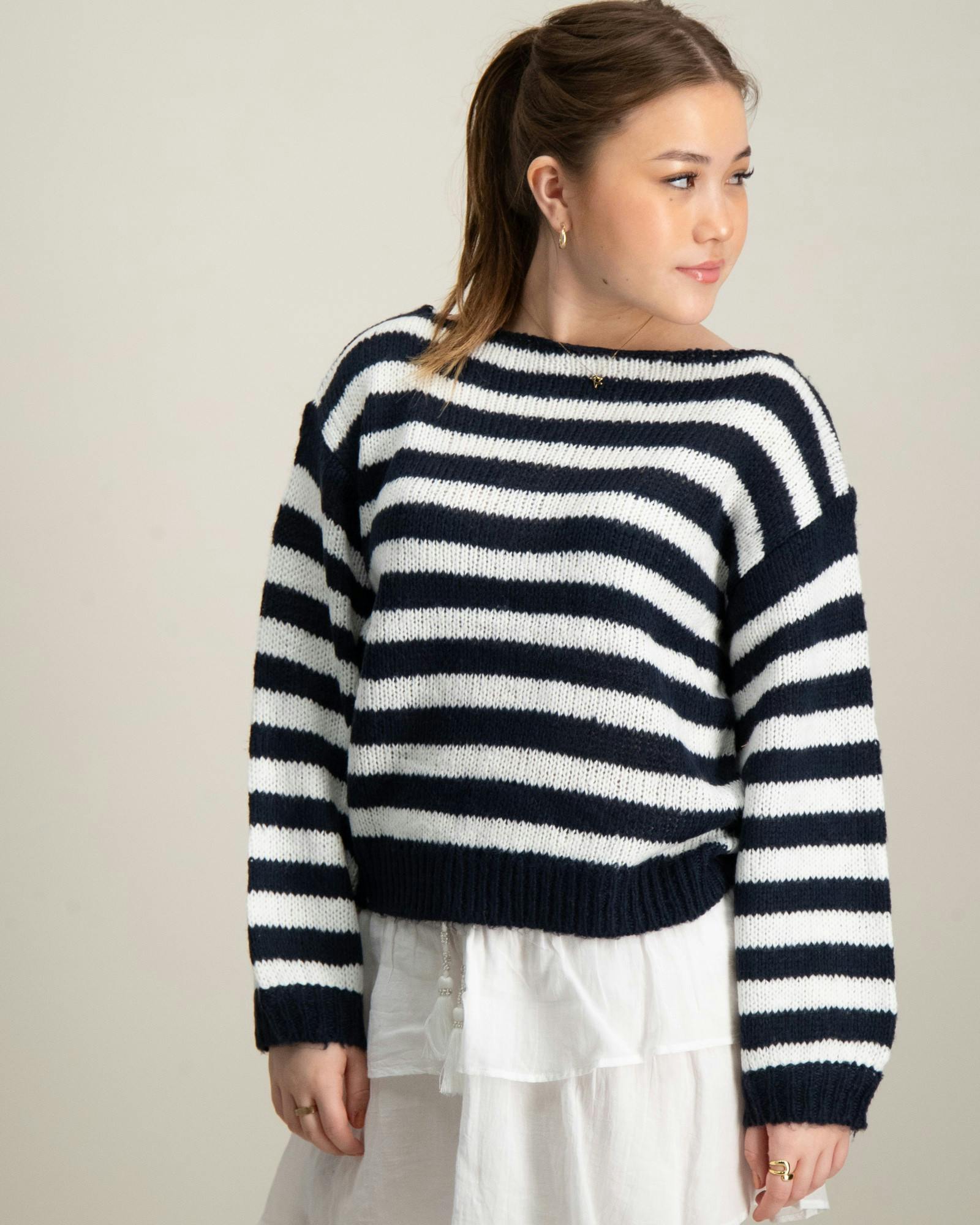 Y loose stripe sweater